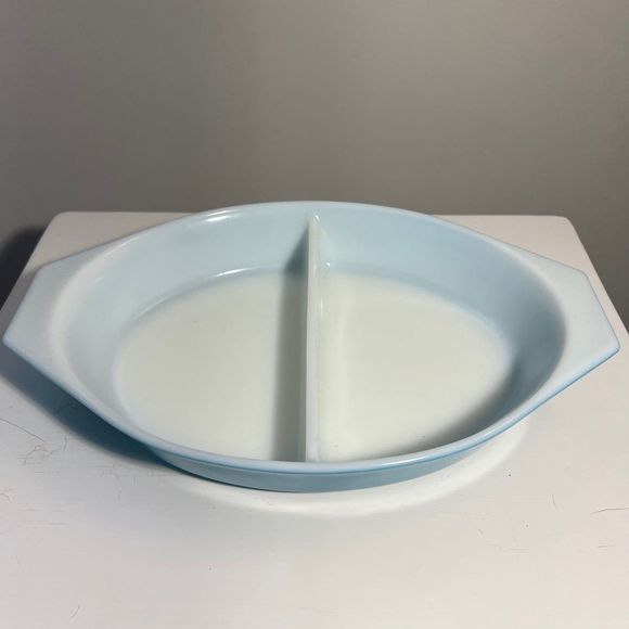 Vintage Pyrex Horizon Blue Opal Divided Casserole, 1 1/2 Quart - Picture 3 of 4